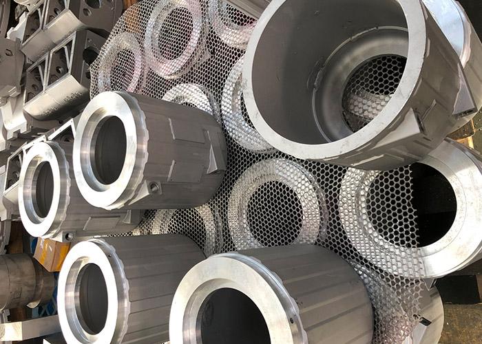 合金(jīn)鑄造澆入型腔(qiang)冷卻到室溫要(yào)經曆三個階段(duàn)